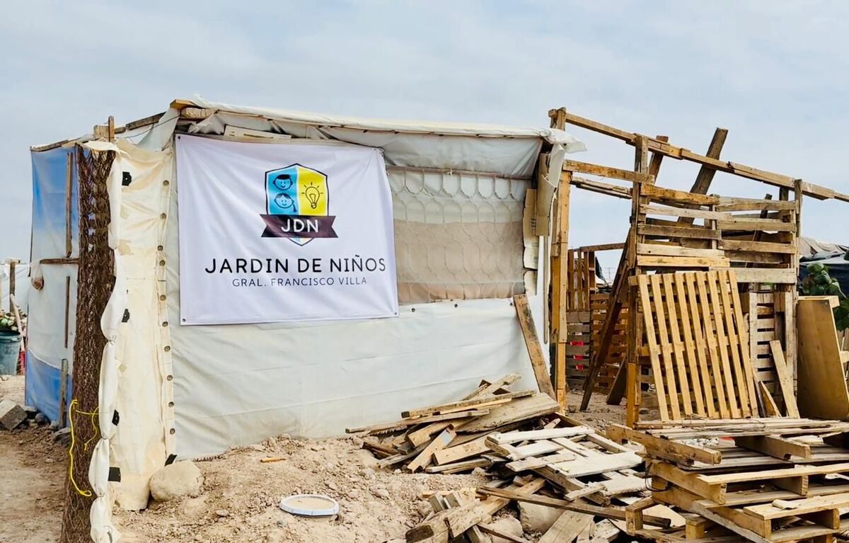 Construyen escuelas en Torreón para que niños no sufran por el frío.| Especial