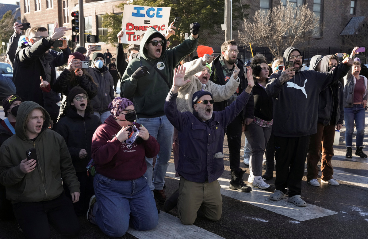 Ante el terror y la furia, ciudadanos estadunidenses dan la espalda a la 'migra' en Minnesota
