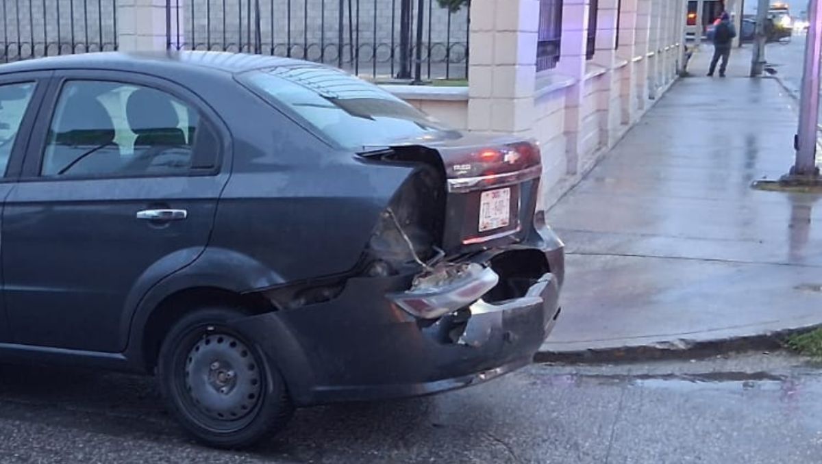 El percance ocurrió obre bulevar José Rebollo Acosta y Carlos Herrera. | Especial