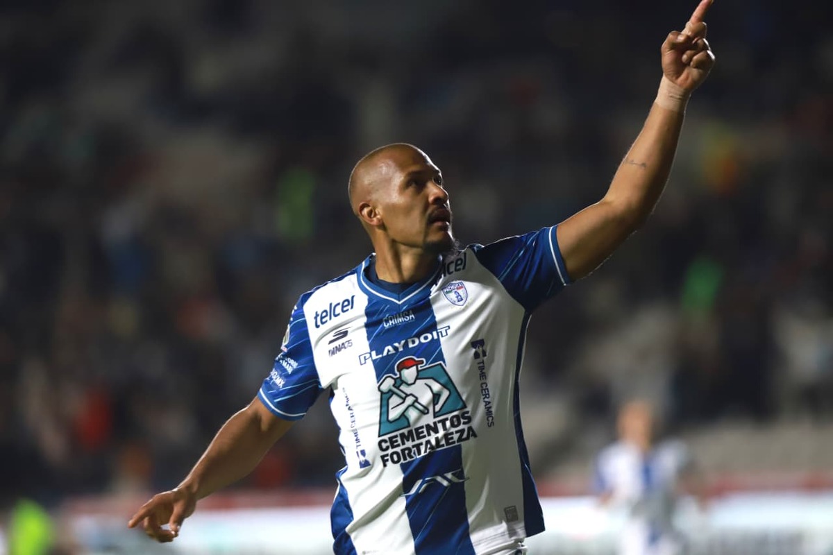 Salomón Rondón volvió a marcar con la playera de Pachuca. (Jorge Sánchez)
