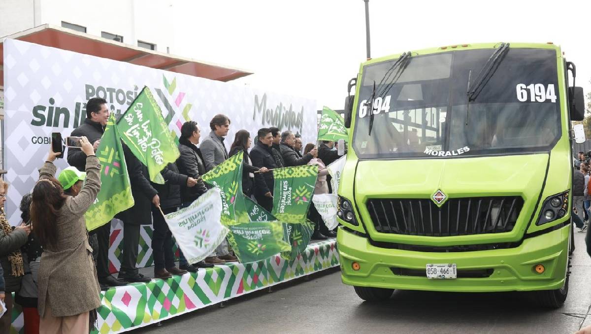 Ricardo Gallardo, gobernador de SLP, renueva transporte público urbano