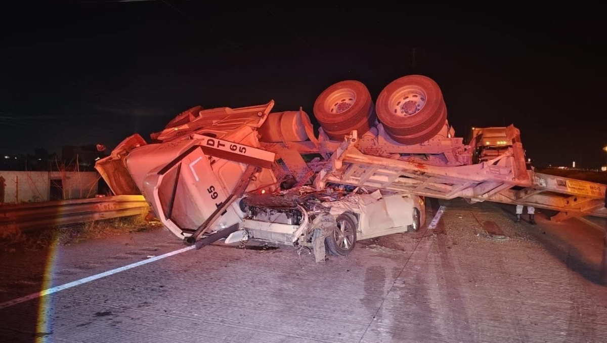 Volcadura de tractocamión deja sin vida a una persona en el Arco Norte | Especial