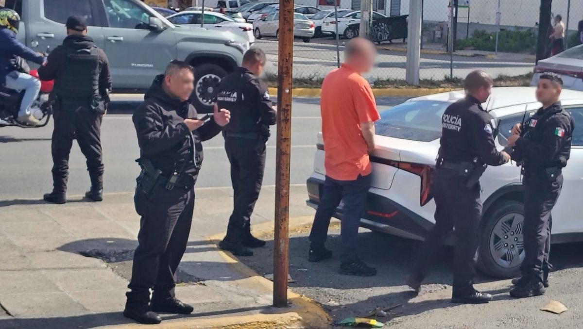 El hombre, de aproximadamente 40 años, fue interrogado por oficiales. Agustín Martínez