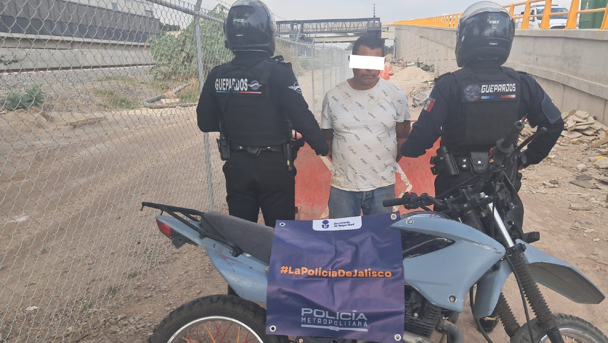 Hombre es detenido por robos a bordo de motocicleta en zona de la Línea 4 (Juan Carlos Munguía)