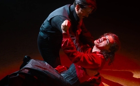 El beso de la mujer araña: Diego Luna y Tonatiuh. Película