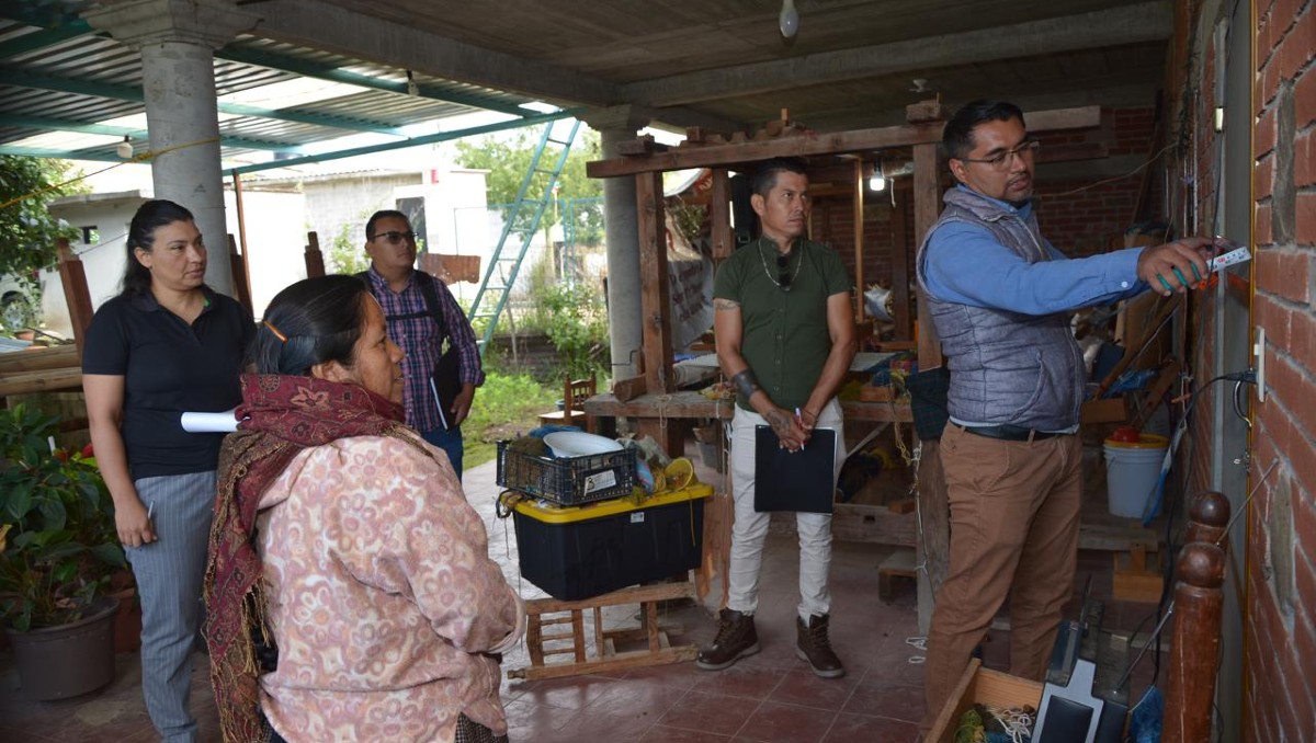 Las familias reciben asesoría en el diseño de la obra. | Especial