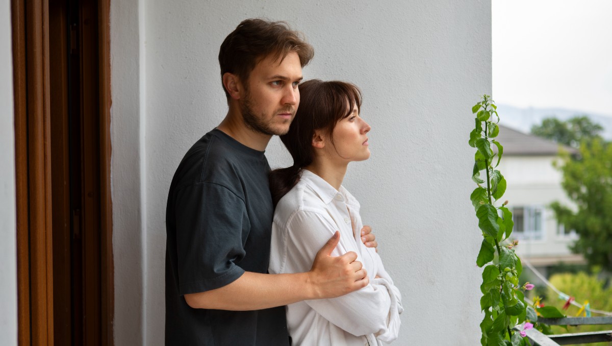 La infidelidad no es la única traición que puede afectar a la relación de pareja | Freepik