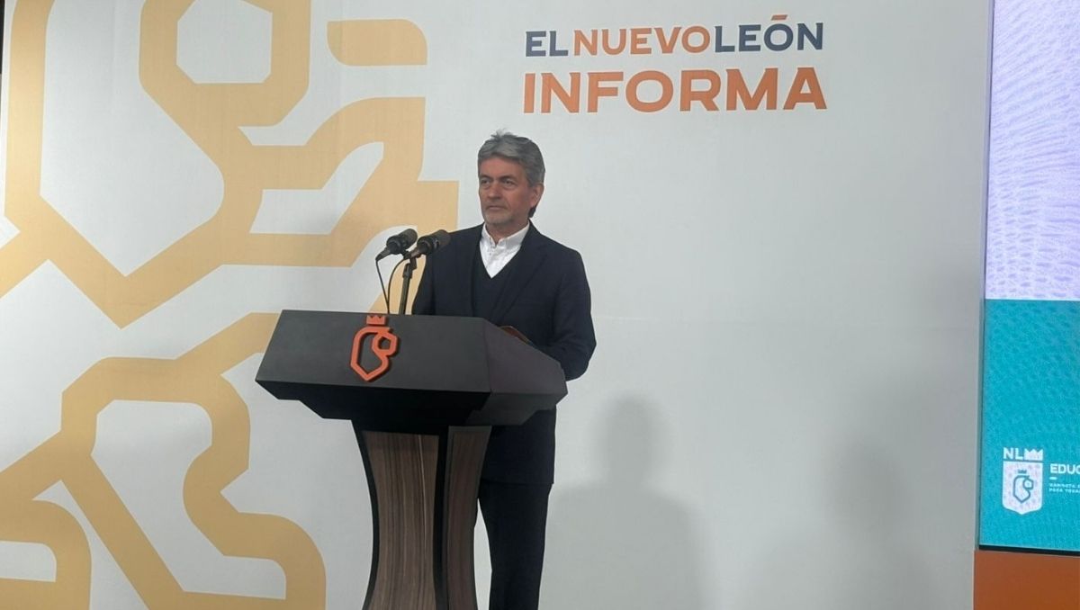 Juan Paura García, secretario de Educación de Nuevo León. Pedro Delgado