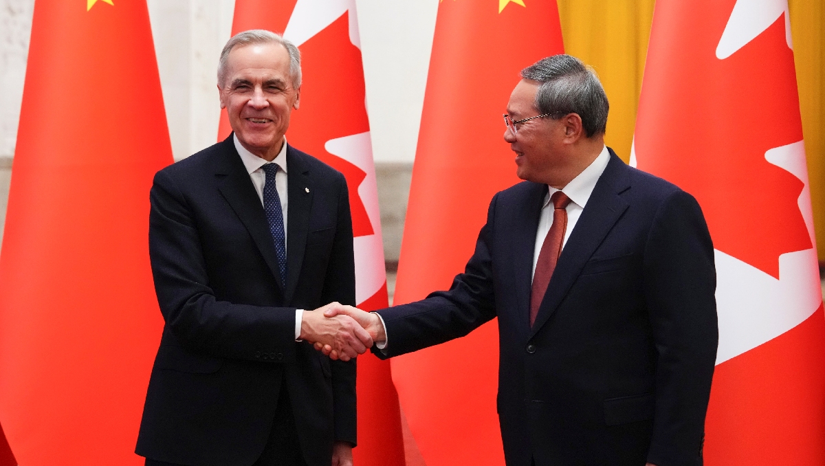 El primer ministro canadiense en su reunión con su homólogo chino  Li Qiang en Beijing. | AP