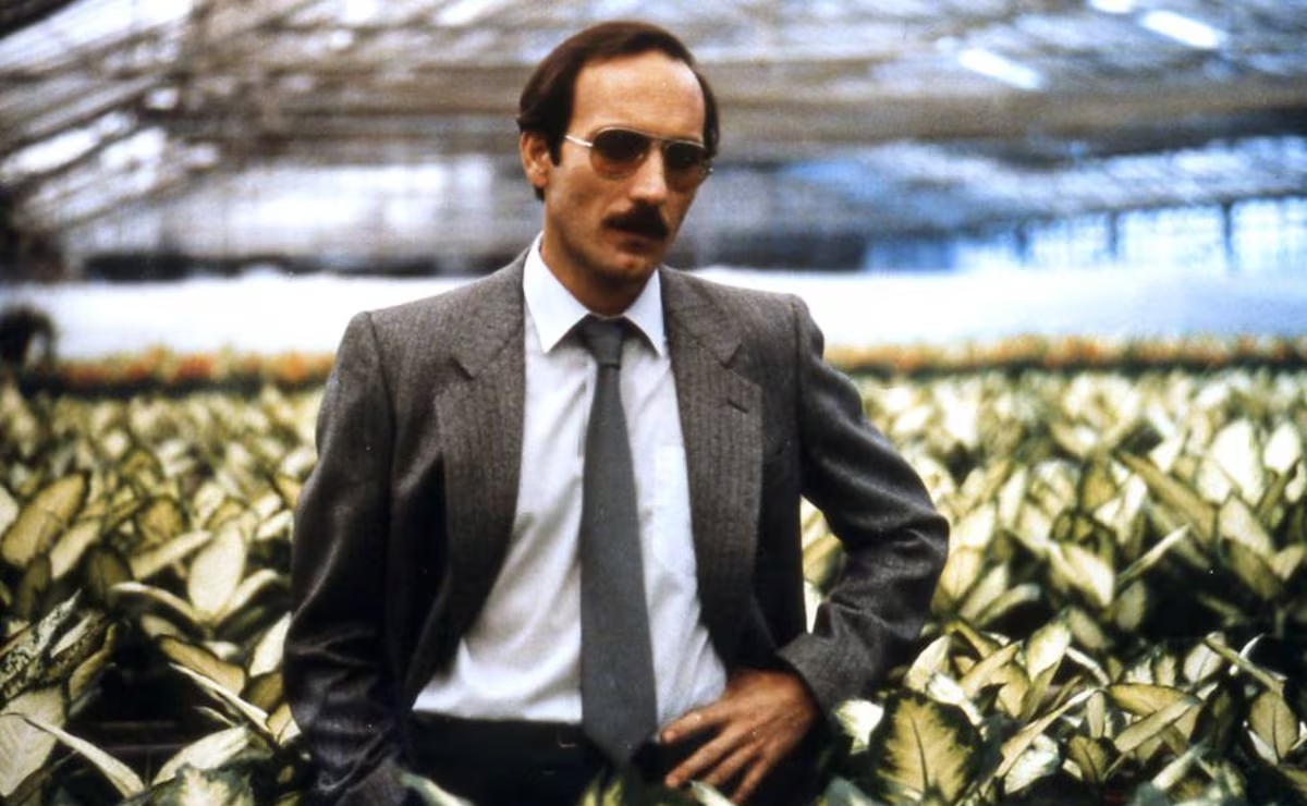 El personaje Pepe Carvalho en la serie de televisión sobre el detective emitida en 1986, interpretado por Eusebio Poncela. (RTVE)