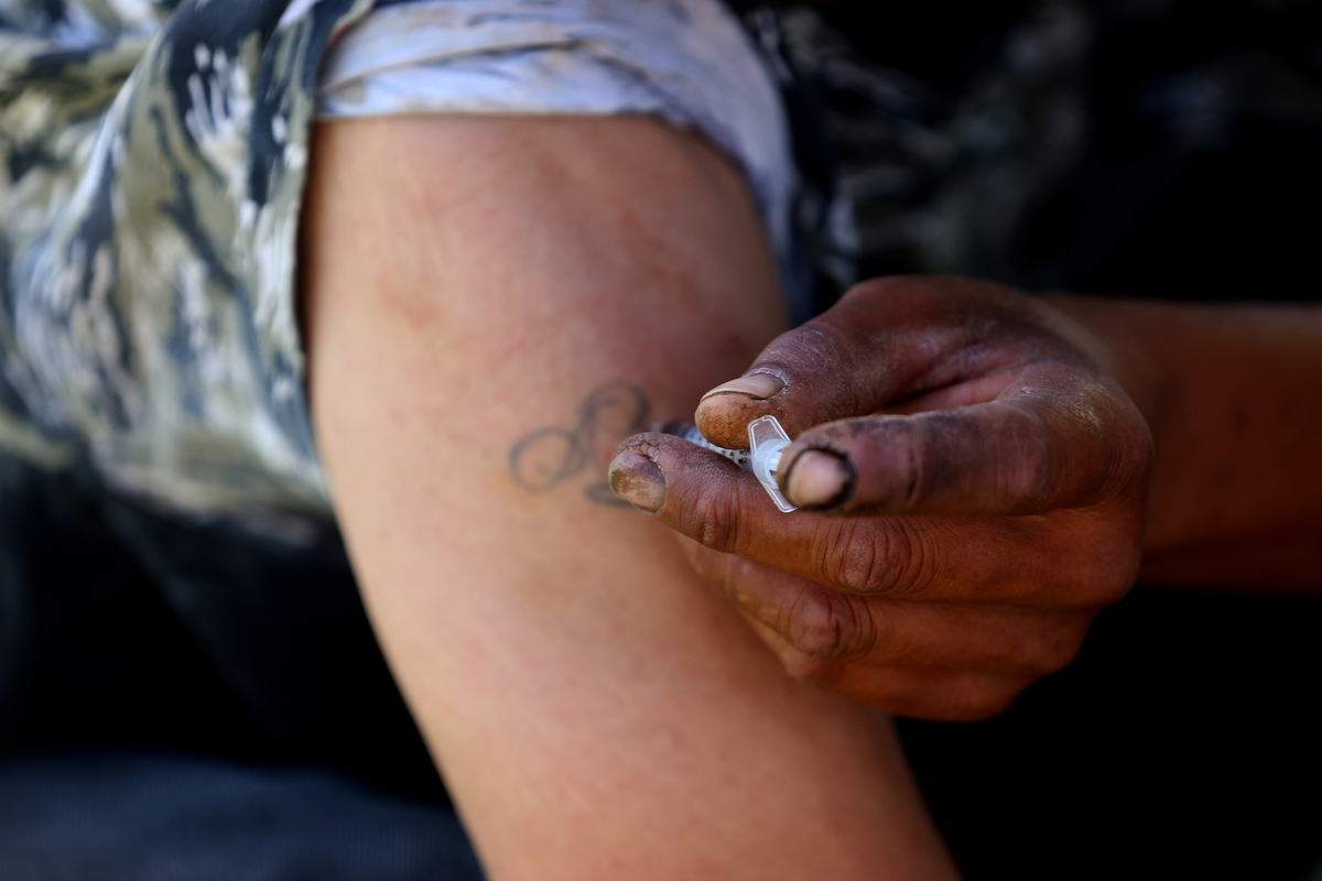 Personas en situación de calle se inyectan drogas como fentanilo alrededor de todo el país. | Javier Ríos