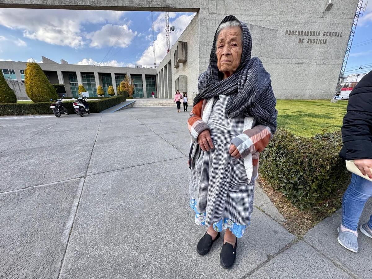 Sofía Villanueva Martínez acudió a Pachuca para solicitar la recuperación de su vivienda en Jacala. (Víctor Valera)