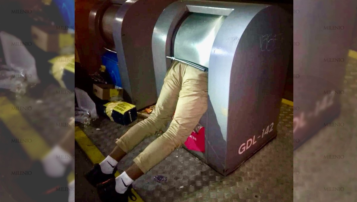 El hombre quedó atrapado en el cubo de basura. (Cortesía)