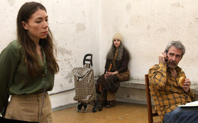 La puesta cuenta con la adaptación de Juan Cabello y la dirección de Alonso Íñiguez.