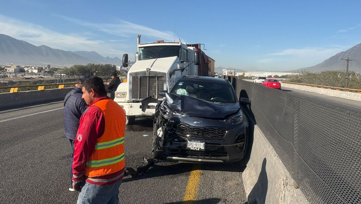 La zona del Libramiento Noreste, a la altura de la colonia Valle de San Francisco, se mantuvo colapsada. Agustín Martínez