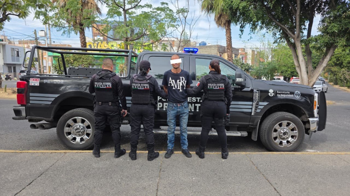 Al advertir la presencia policial, el hombre trató de huir pero fue alcanzado por las autoridades (Foto: Cortesía)