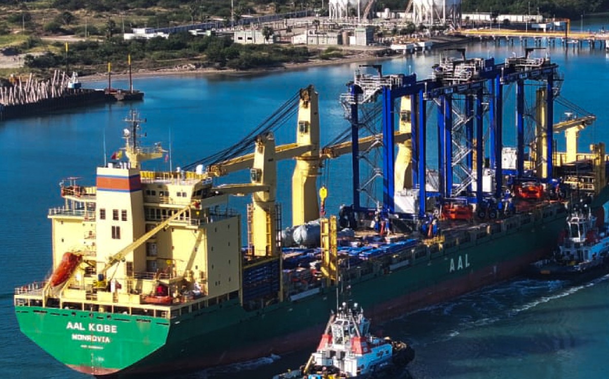 Es el segundo buque con este tipo de equipo en arribar al recinto fiscalizado en el lapso de un mes.