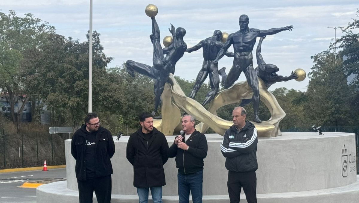 Las otras dos esculturas se ubicarán en los costados del estadio y en una de las explanadas del Parque del Agua. Fabricio Gallegos