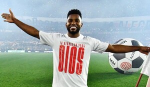 El futbolista colombiano, Miguel Borja ya luce los colores de Cruz Azul.