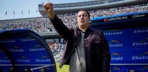 Efraín Juárez mencionó que se queda con el equipo que hizo Pumas, porque es lo que quieren ver; felicitó a La Rebel por su aniversario número 28.