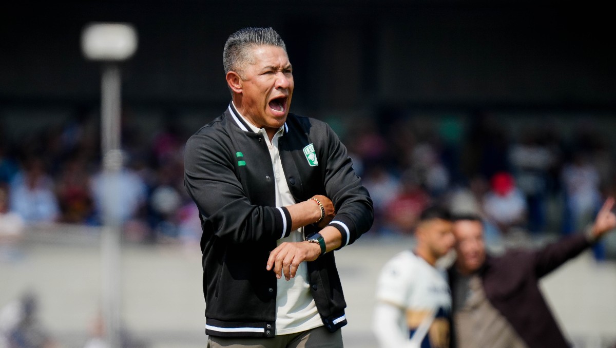 Ignacio Ambriz, entrenador del León durante su visita ante Pumas (Imago7)