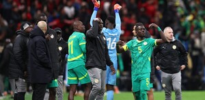 Jugadores de Senegal abandonan el campo por polémica arbitral en la final Copa Africana de Naciones