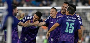 Las leyendas de México vencen en penales a internacionales FIFA, en la segunda edición del Juego de Leyendas, en el Estadio Monterrey