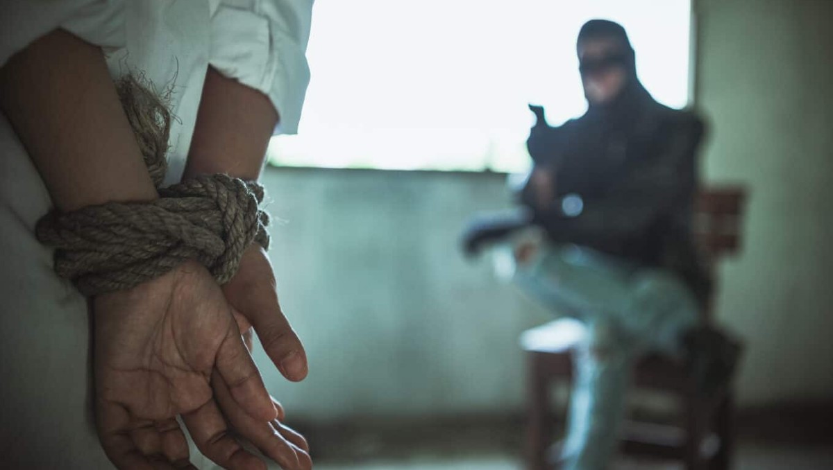 Salamanca: entran en restaurante de plaza comercial y se llevan a dos | Especial