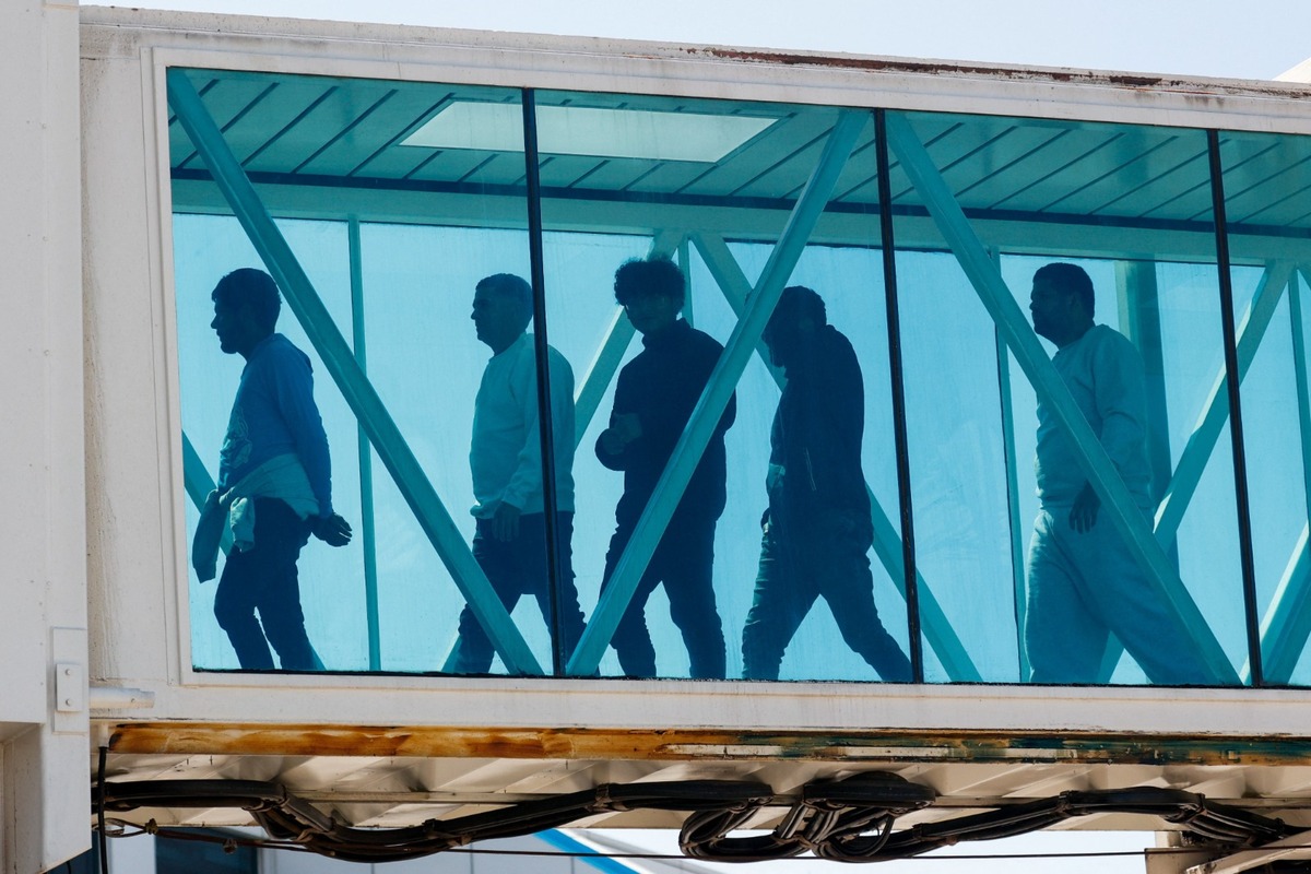 EU pisa el acelerador: aumenta de mil a 2 mil 600 dólares el estímulo para autodeportaciones