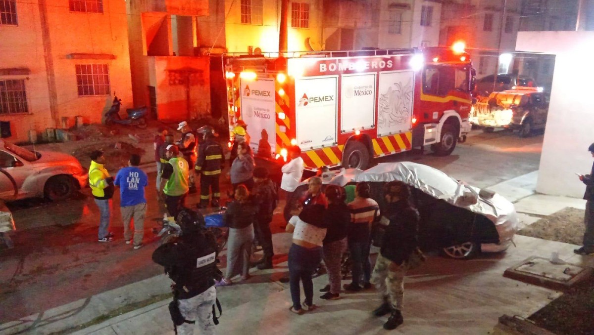 Bomberos Voluntarios Tamaulipas atendieron incendio en Altamira.
