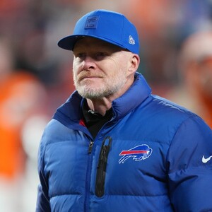Los Buffalo Bills despiden al entrenador Sean McDermott tras derrota ante Denver Broncos en la Ronda Divisional.
