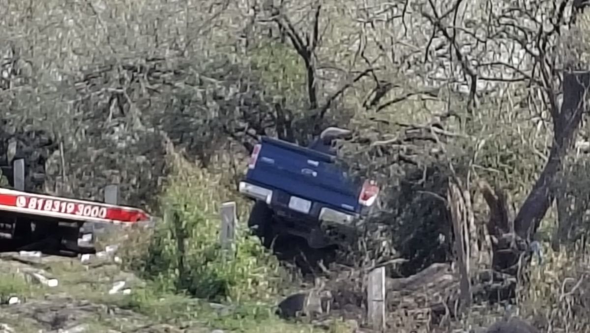 La camioneta circulaba en el sentido de García a Apodaca cuando se salió del camino y avanzó sin control | Agustín Martínez