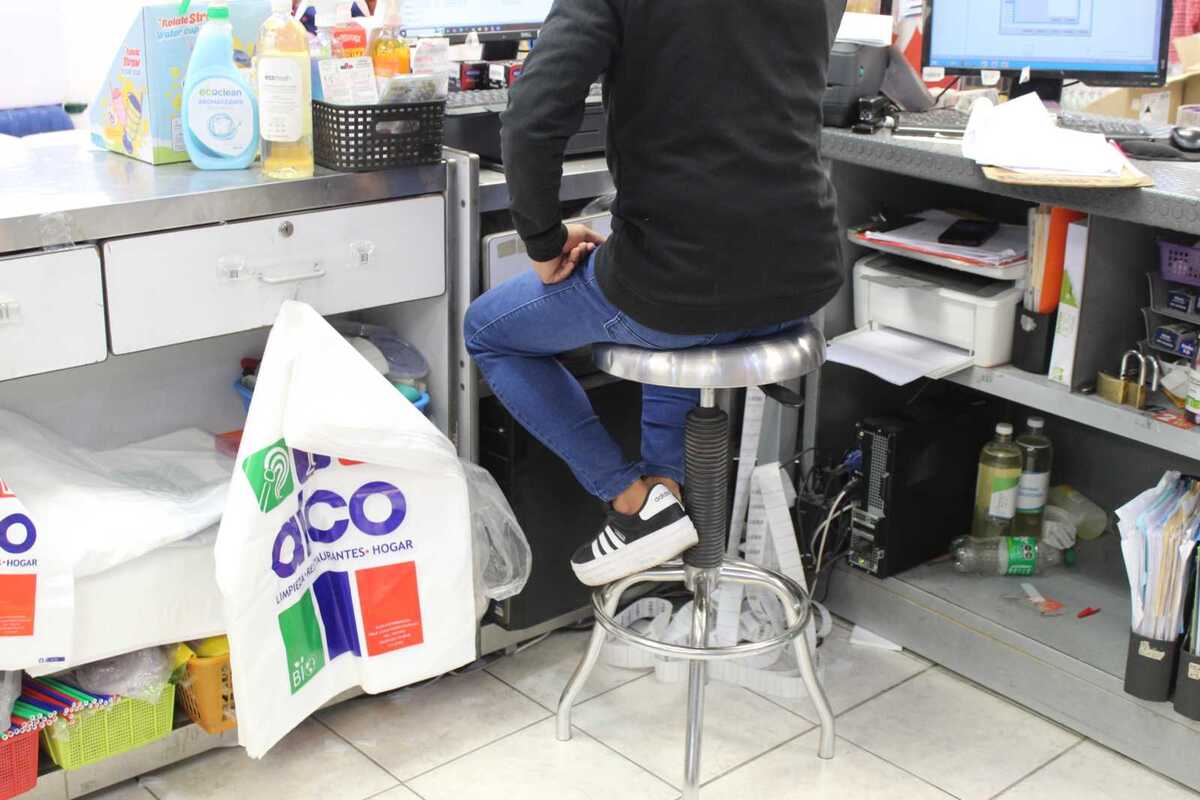 En centro de Durango, negocios denuncian incumplimiento de Ley Silla.| Roberto Amaya