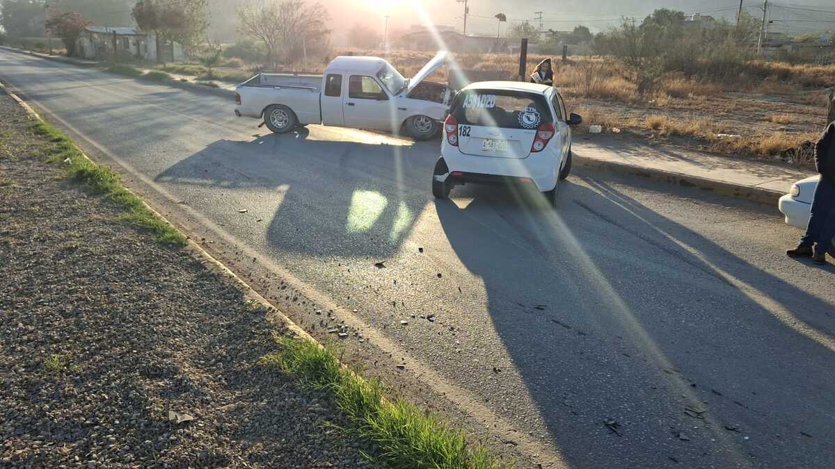 Choque entre taxi y camioneta. | Especial