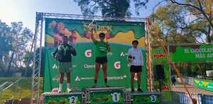 Los ganadores en la categoría de 15 kilómetros