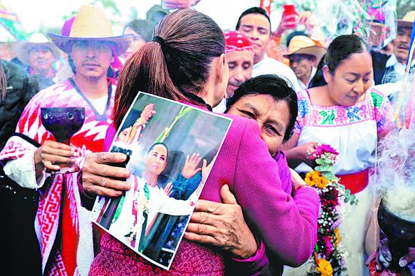 La mandataria fue recibida por comunidades originarias de Guanajuato. Especial
