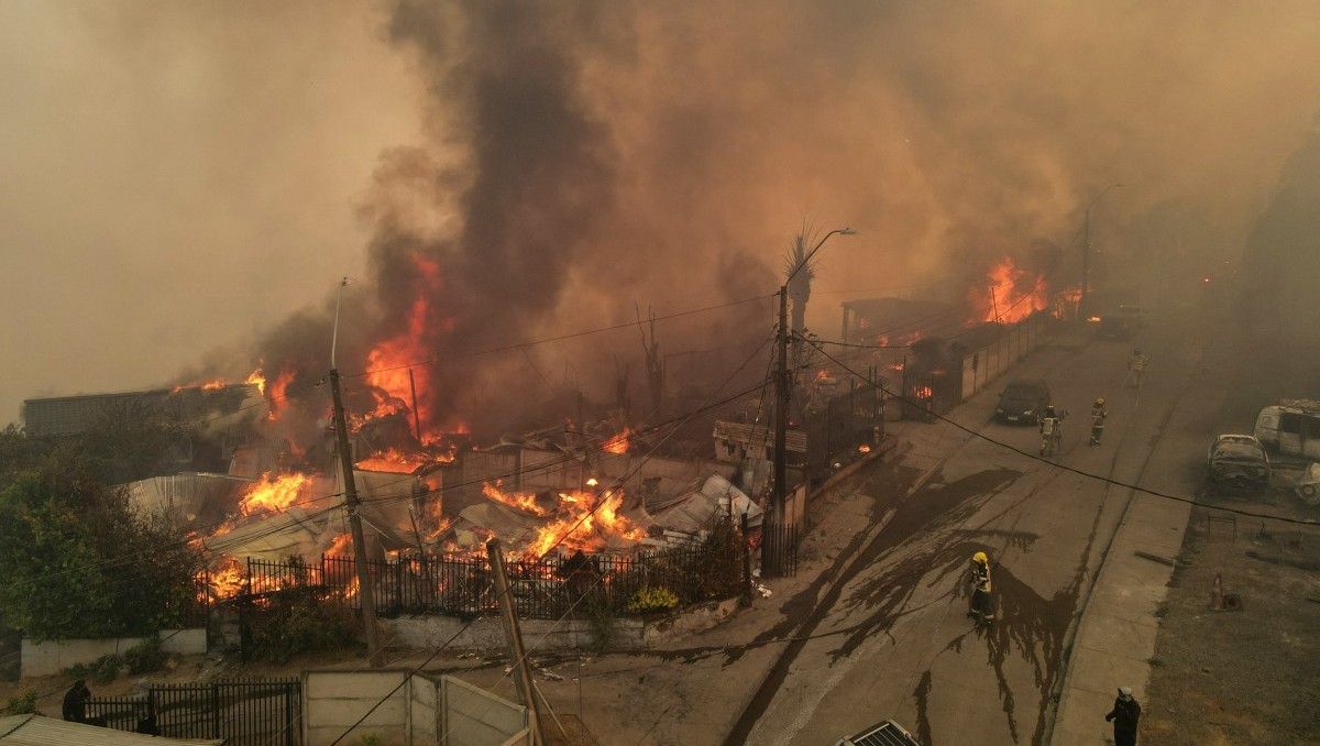 Miles de viviendas han sido afectadas por el fuego. | AFP
