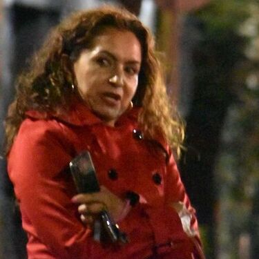 Una mujer apodada por vecinos como “Lady San Rafa” protagonizó un aparatoso accidente en la colonia San Rafael, Cuauhtémoc, tras pasarse un alto.