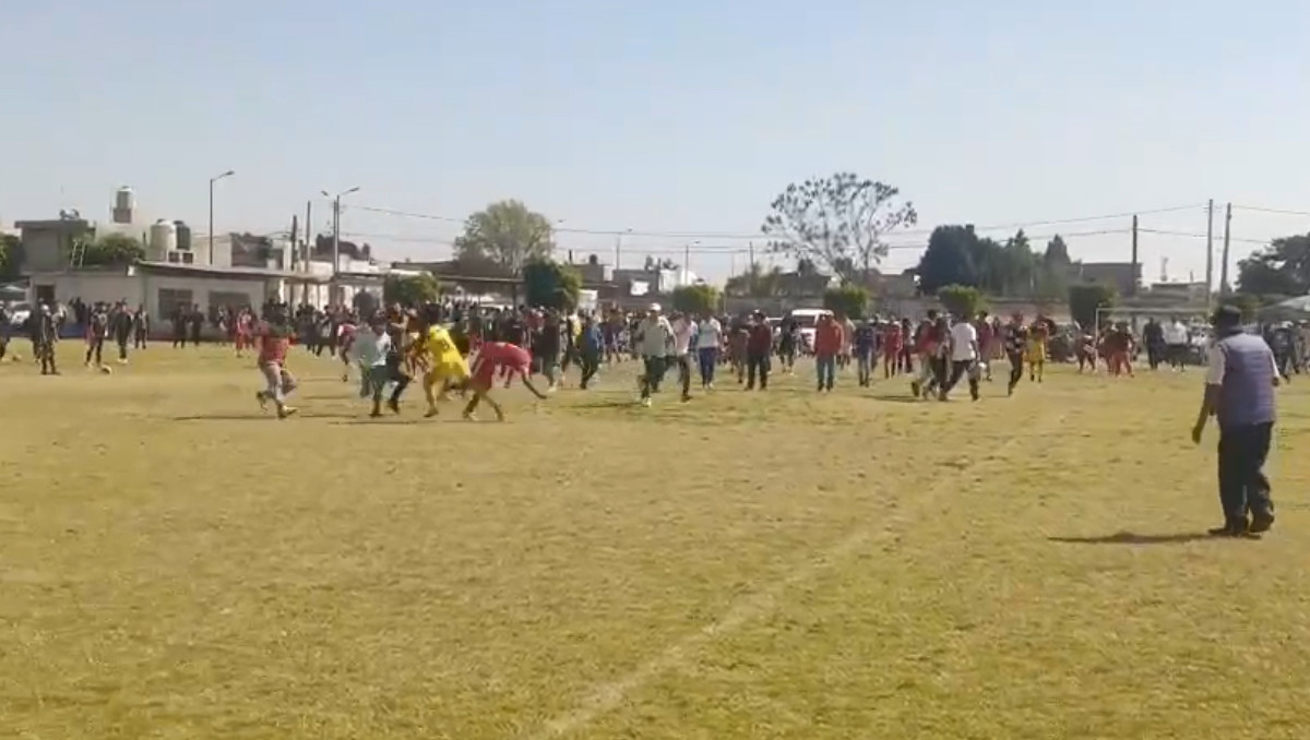 Partido de futbol amateur termina en pelea campal en Cholula | Especial