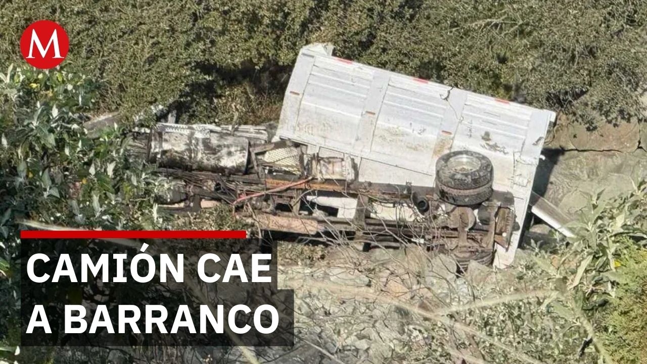 Dos personas lesionadas tras caída de camión a barranco en el Corredor de la Montaña en Hidalgo