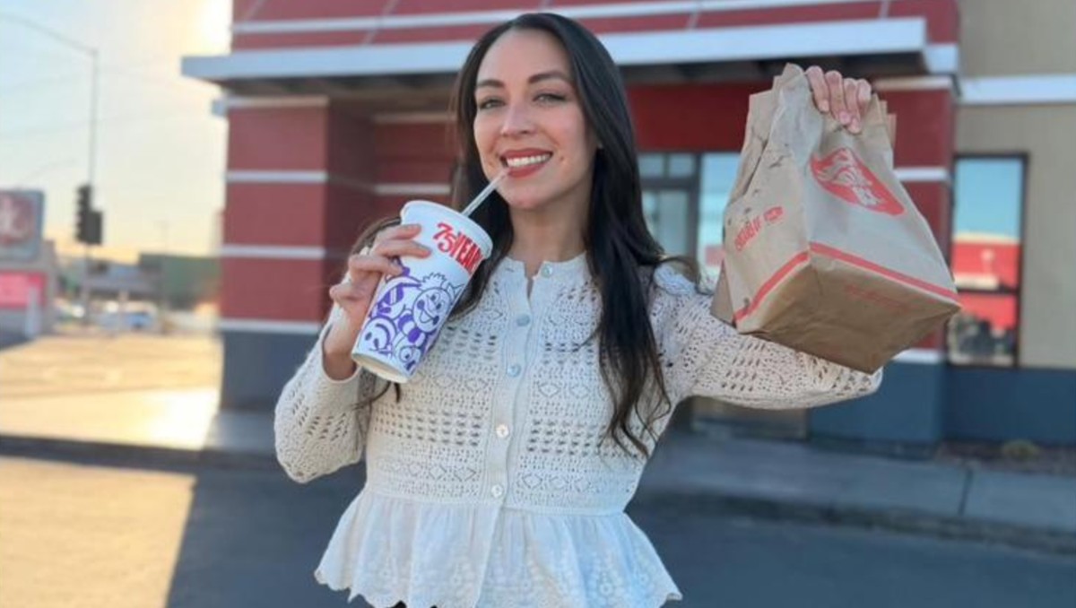 Senadora de BC viaja a EU para demostrar que tiene visa. | Foto: Instagram