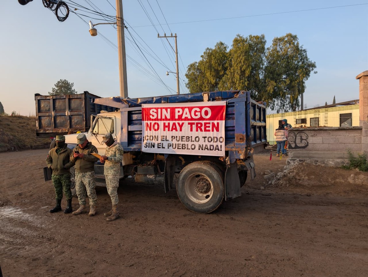 Trabajadores se manifestaron en la zona de obras del Tren México–Pachuca, en el municipio de Tizayuca, Hidalgo.