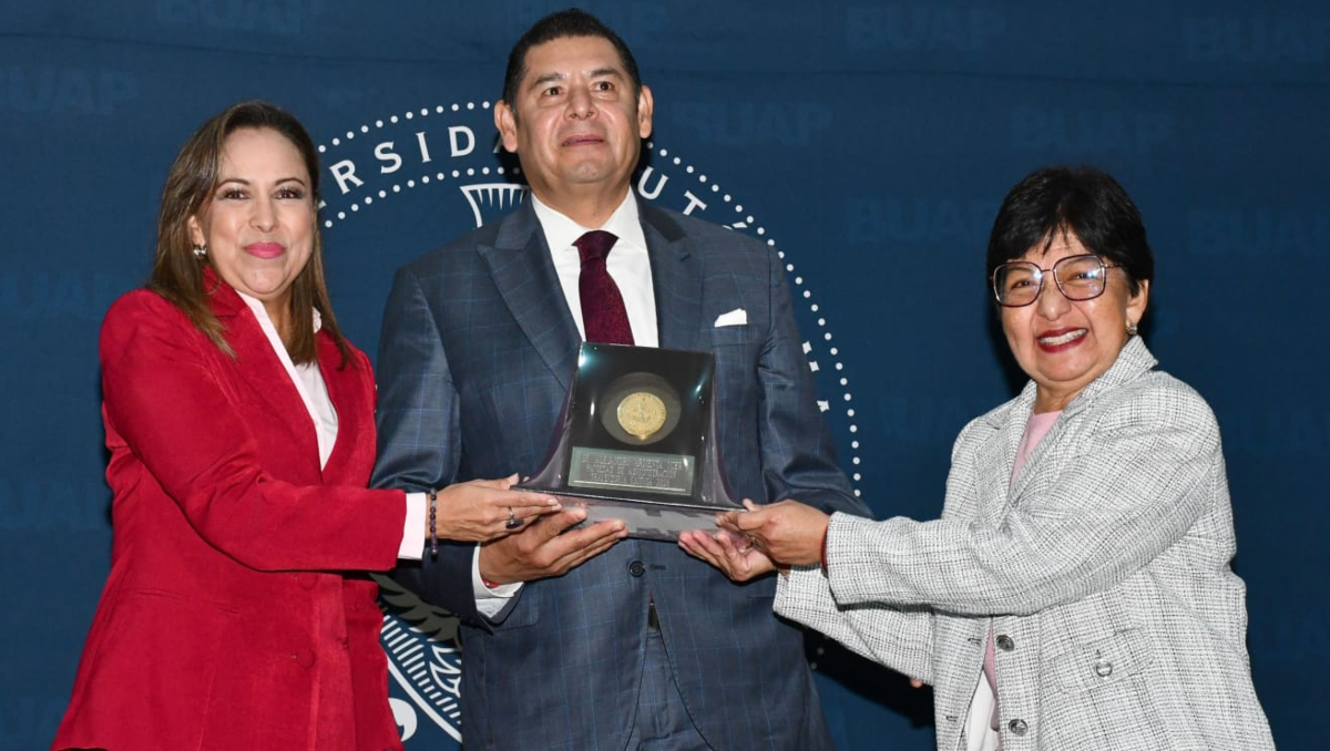 BUAP distingue a Armenta como exalumno destacado | Especial