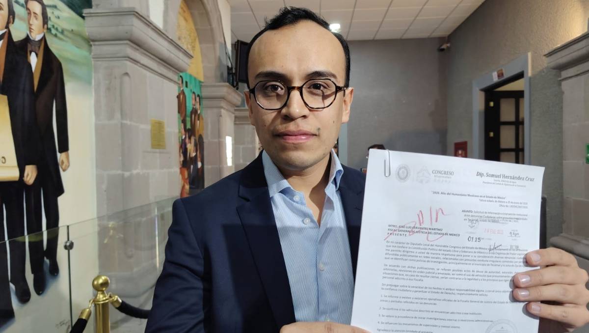 El diputado Samuel Hernández alertó sobre falsos policías en el AIFA que extorsionan y exigen hasta 100 mil pesos. Foto: Claudia Hidalgo