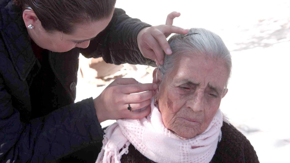 El doctor Treviño recomienda evaluaciones auditivas periódicas. Especial