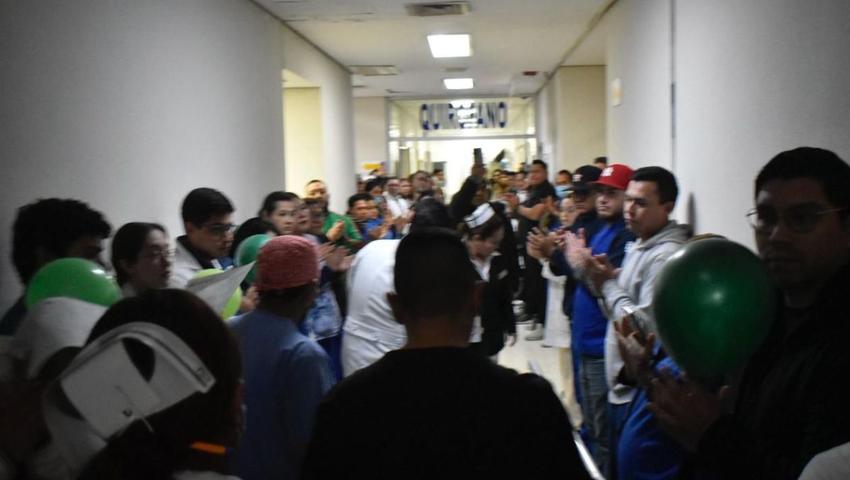 La donante fue reconocida con aplausos por personal médico y familiares de derechohabientes internados. | Especial