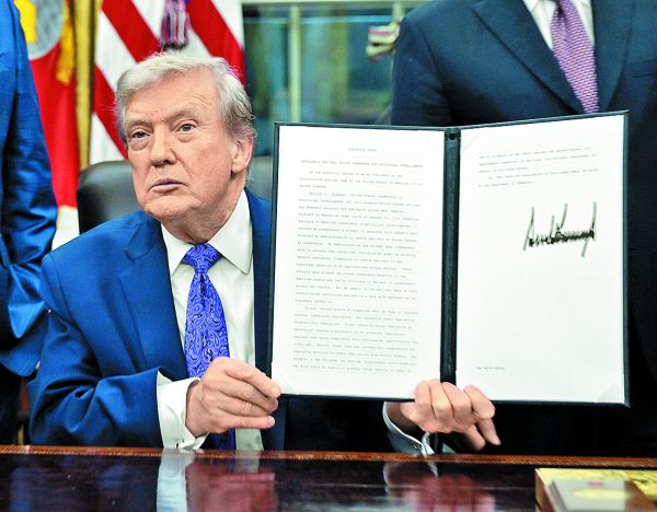 Ha emitido más órdenes ejecutivas que cualquier otro presidente de la era moderna. EFE