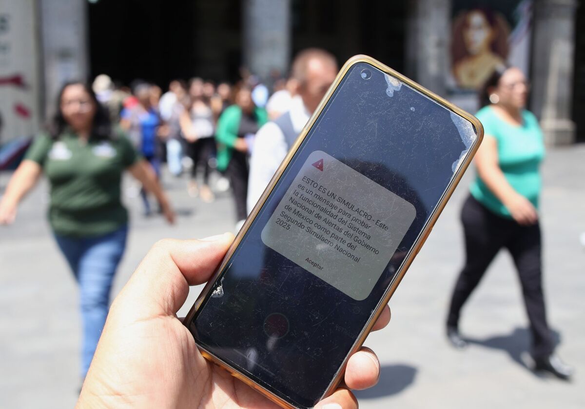 CRT eliminará leyenda 'Alerta Presidencial' en mensajes a celulares por sismos; emitirá lineamientos