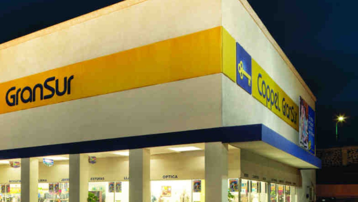 Hombres armados asaltaron una tienda Coppel en el bulevar Valle de Santiago, Salamanca.