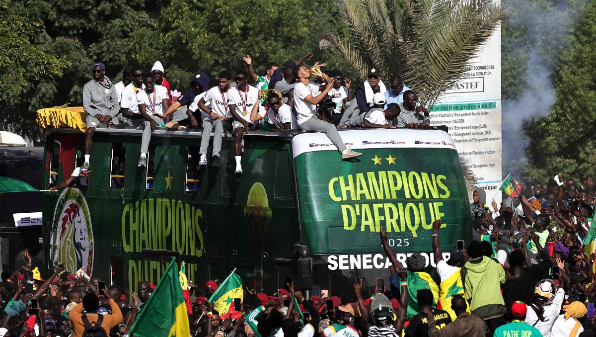 Jugadores de Senegal son recibidos como héroes tras conquistar la Copa Africana (Reuters)